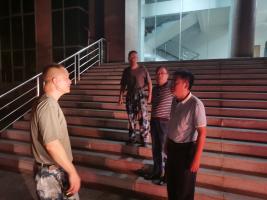 人民官兵人民爱！金水区慈善总会、区退役军人事务局走访慰问防汛救灾子弟兵